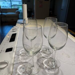 Elegant Clear Wine Glass Set